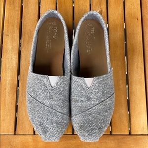 TOMS Size 9.5